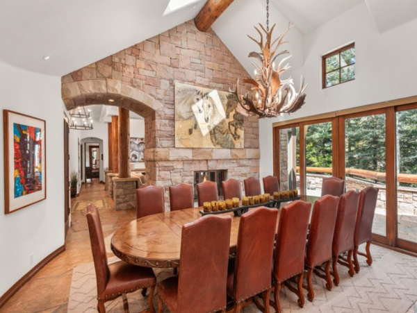Luxurious Ski-in/ Ski-out Vacation Home - Family-Friendly Retreat